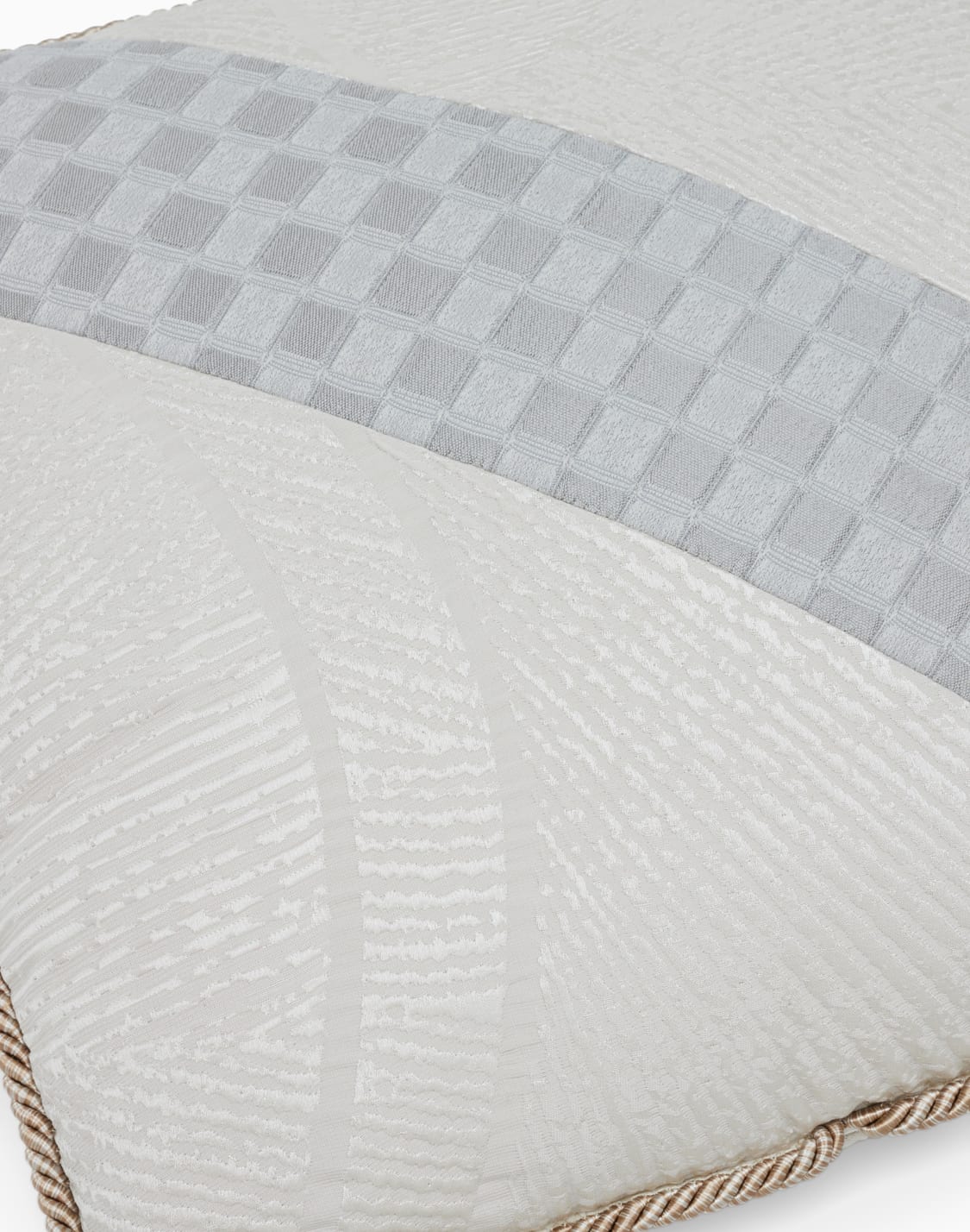 saragoza-長方形装飾クッション-ホワイト--armani-casa