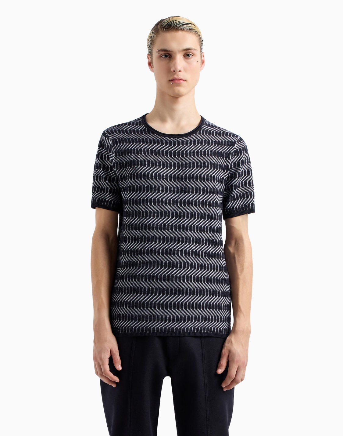 pull-col-ras-du-cou-en-laine-vierge-jacquard-motif-optique-bicolore-icon--motif--emporio-armani