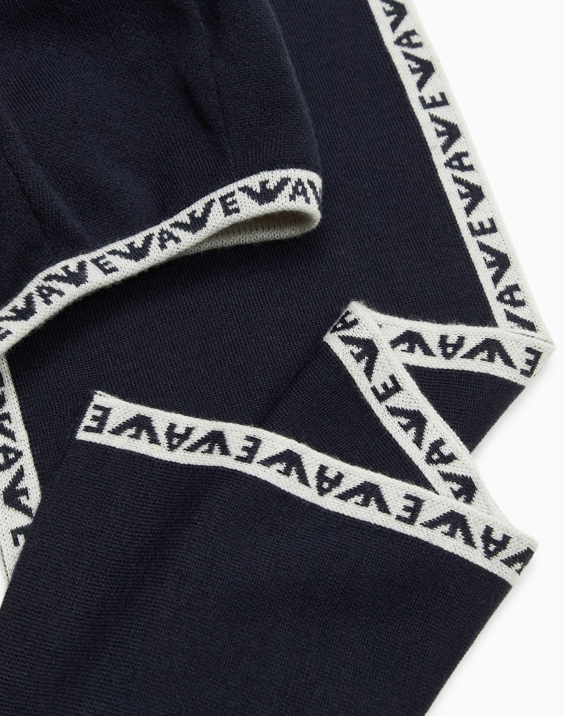 beret-and-scarf-set-in-a-virgin-wool-blend-with-jacquard-trim-navy-blue--emporio-armani