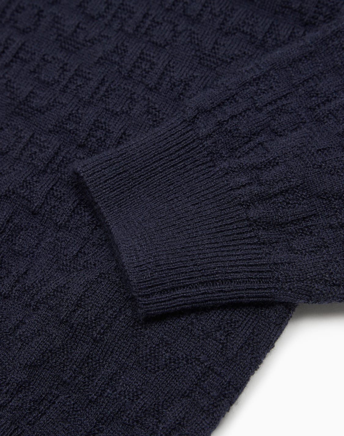 pull-en-laine-vierge-mlange-avec-inscription-logo-incruste-bleu-marine--emporio-armani