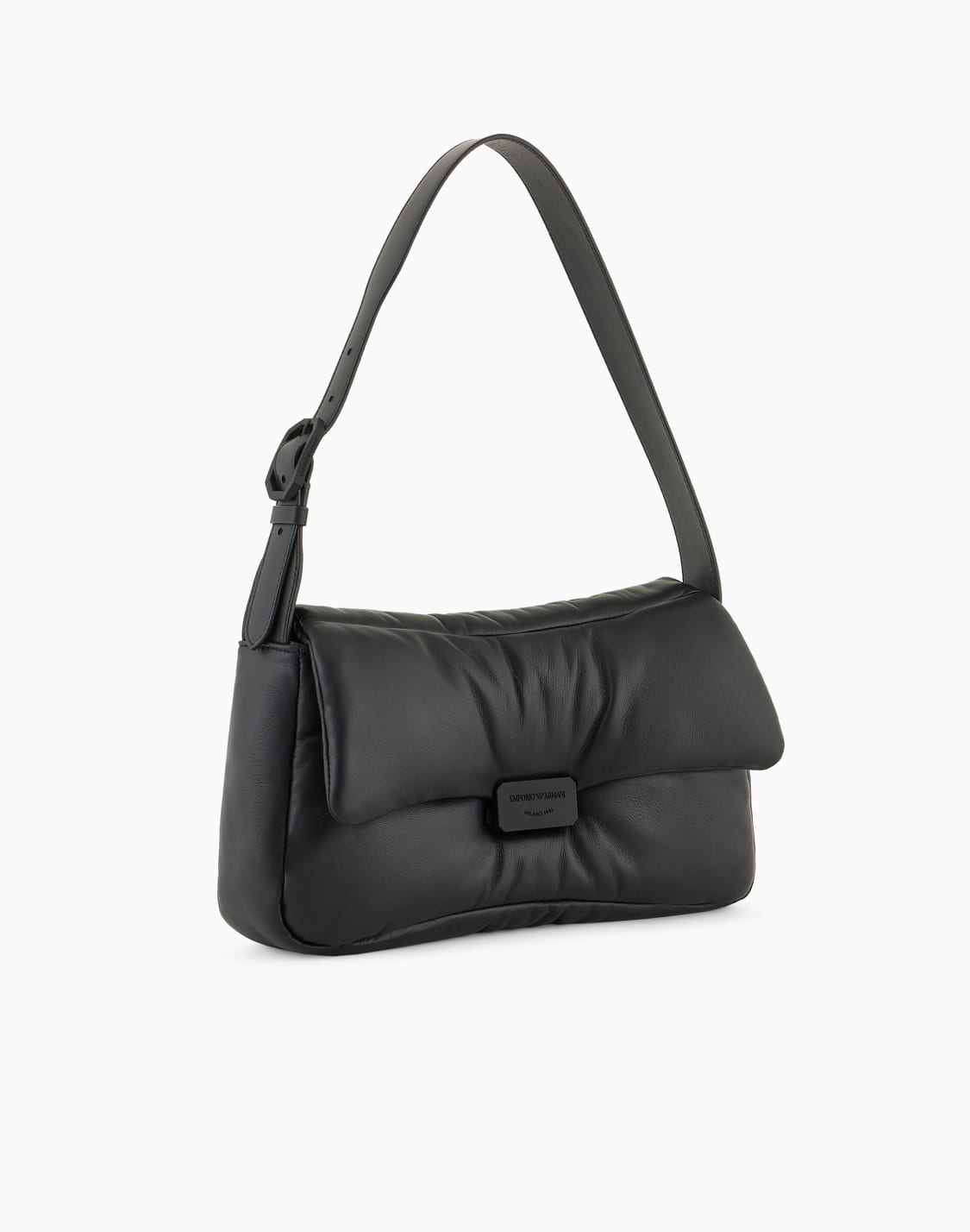 oversized-shoulder-bag-in-puffy-nappa-leather-black--emporio-armani
