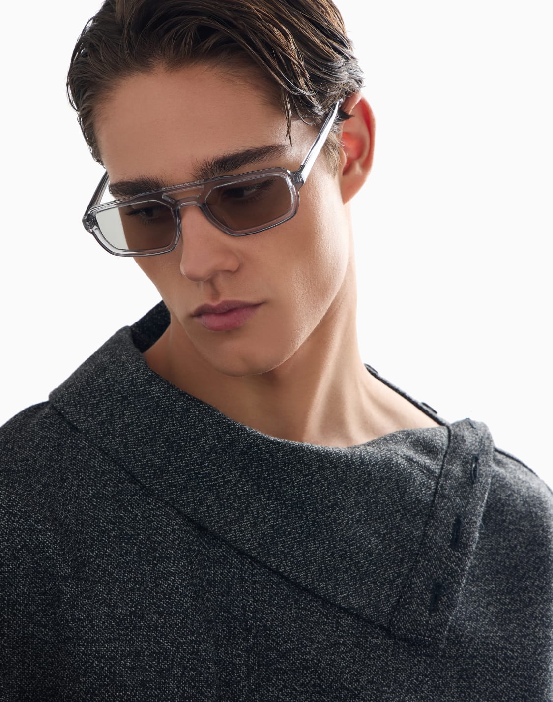lunettes-de-soleil-pour-homme-de-forme-irrgulire-black-blue-asv-gris--emporio-armani