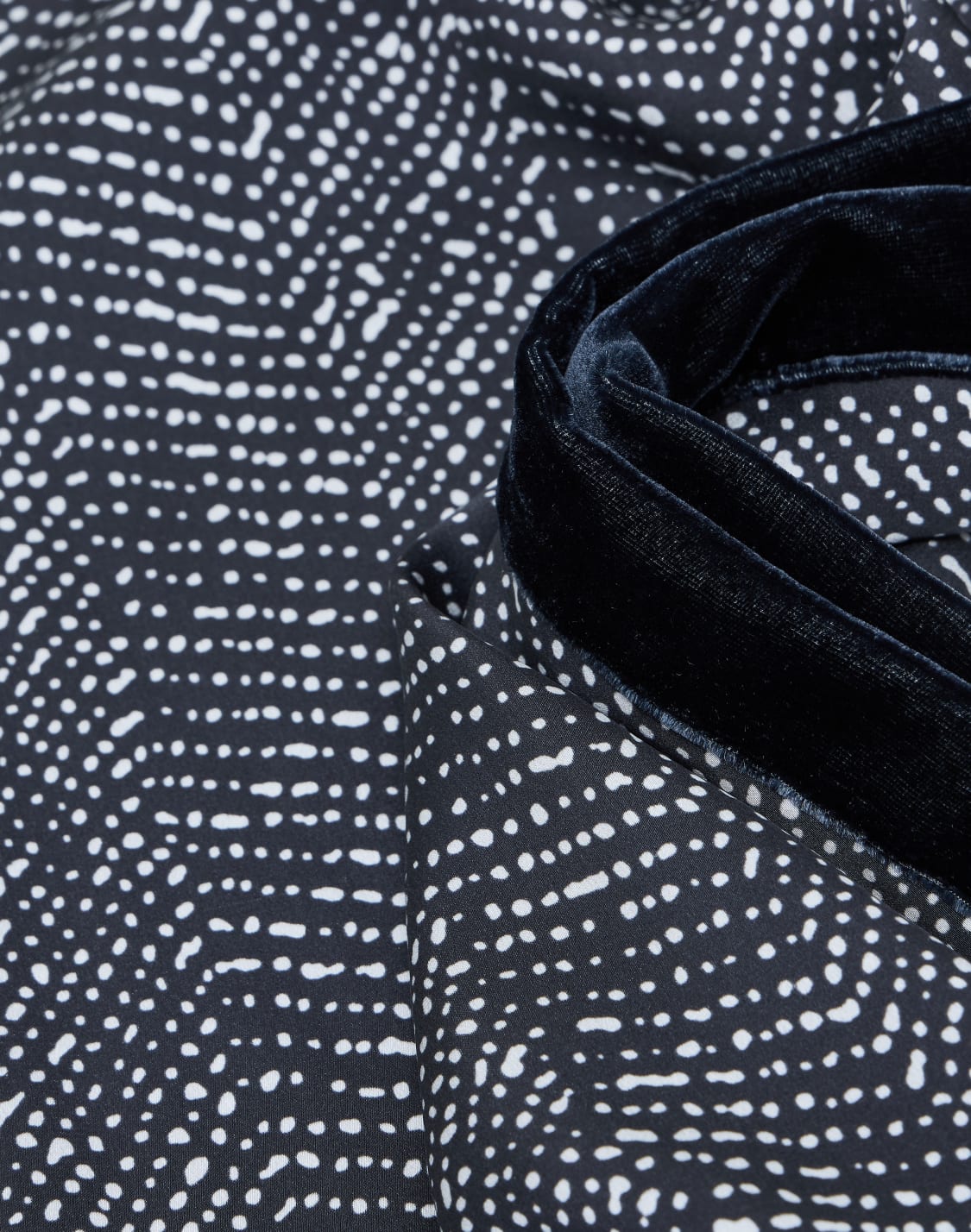 collo-in-seta-e-velluto-blu--giorgio-armani