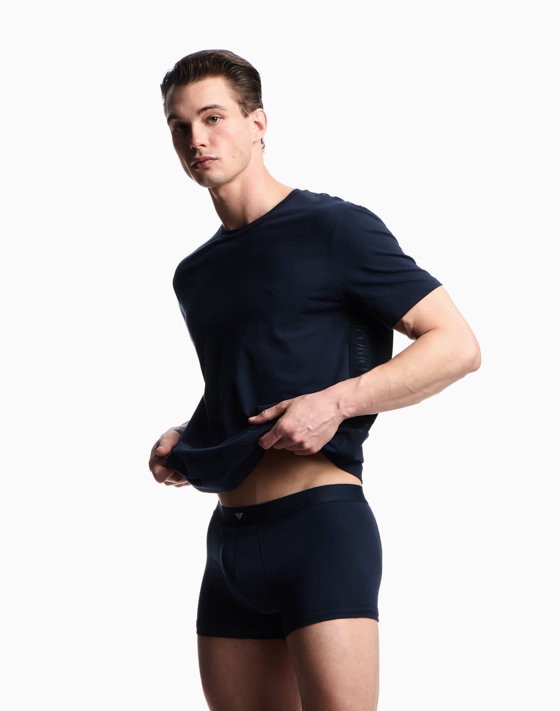 t-shirt-de-dtente-en-jersey-basic-bleu-marine--emporio-armani