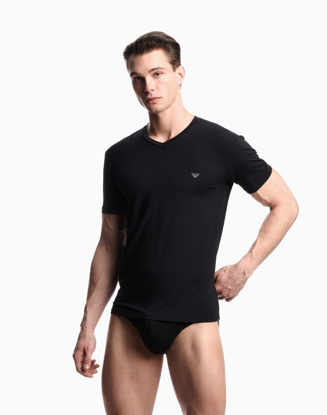 포근한-모달-소재의-꼭-맞는-라운지웨어-브이넥-티셔츠-블랙--emporio-armani