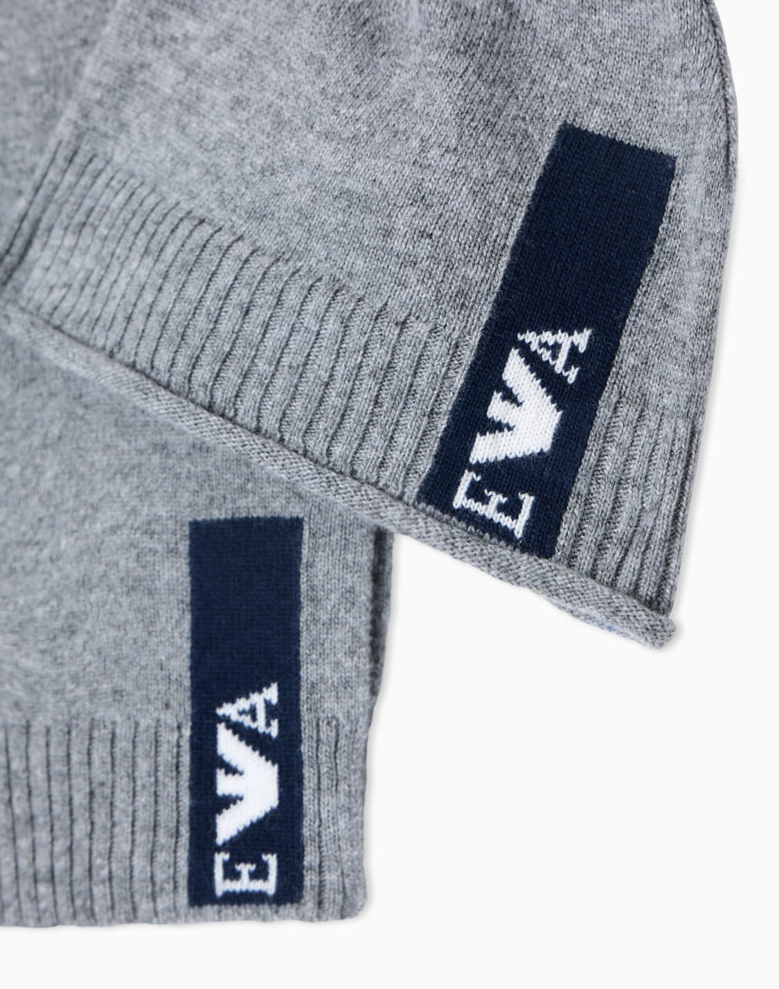 ensemble-bonnet-et-charpe-en-laine-mlange-avec-logo-jacquard-gris--emporio-armani