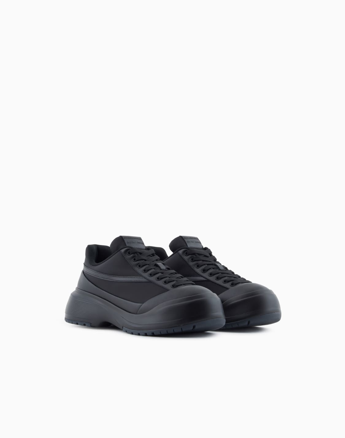 deportivas-de-nailon-y-piel-negro--emporio-armani