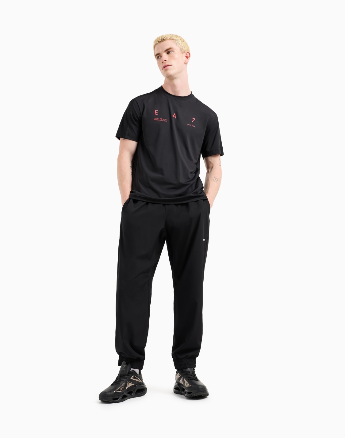 graphic-series-stretch-technical-fabric-crew-neck-t-shirt-black--ea7