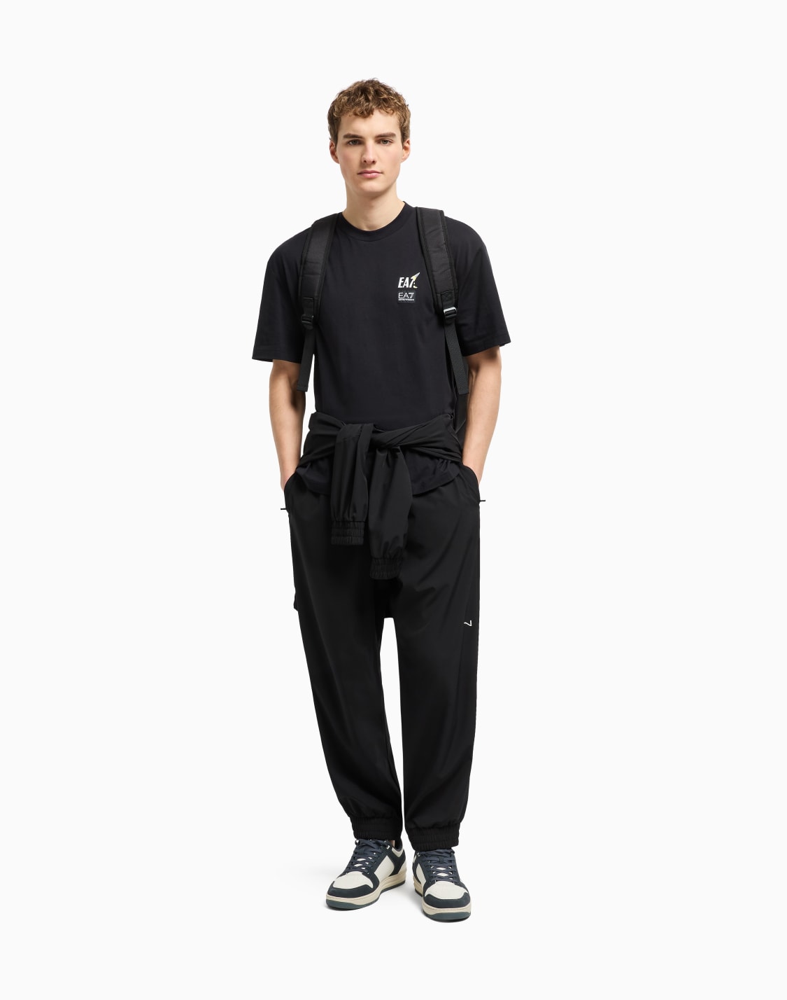 giacca-con-cappuccio-graphic-series-in-tessuto-tecnico-stretch-nero--ea7