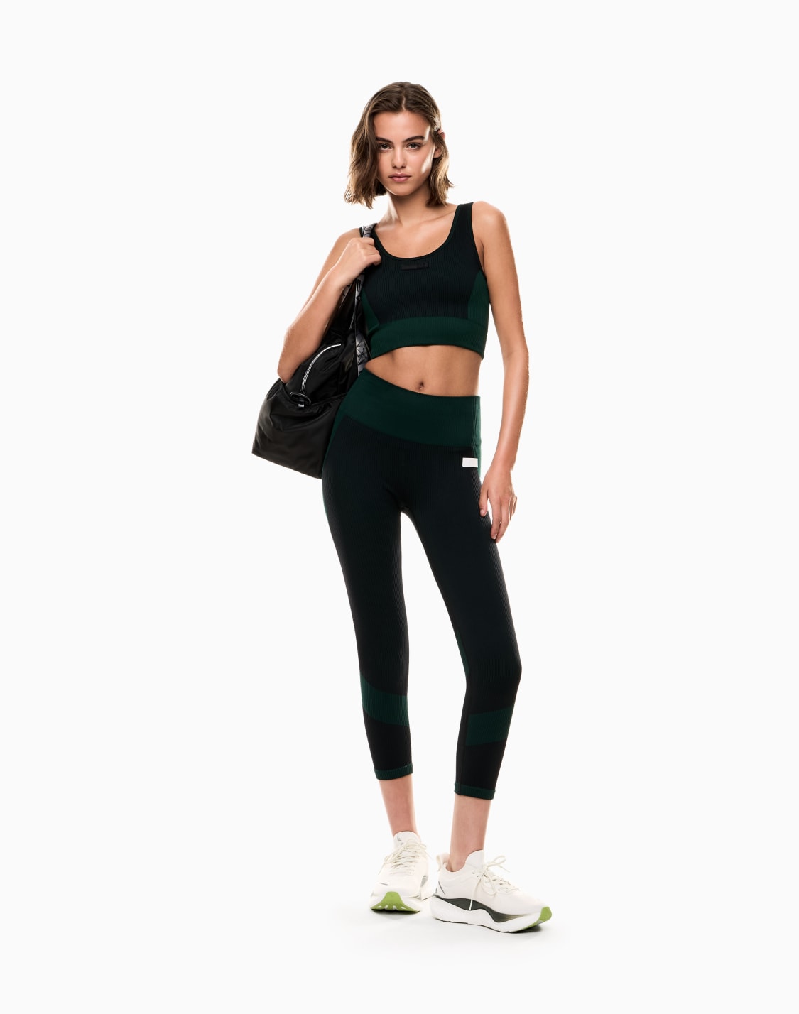 brassire-dynamic-athlete-sans-coutures-en-tissu-technique-vigor7-noir--ea7