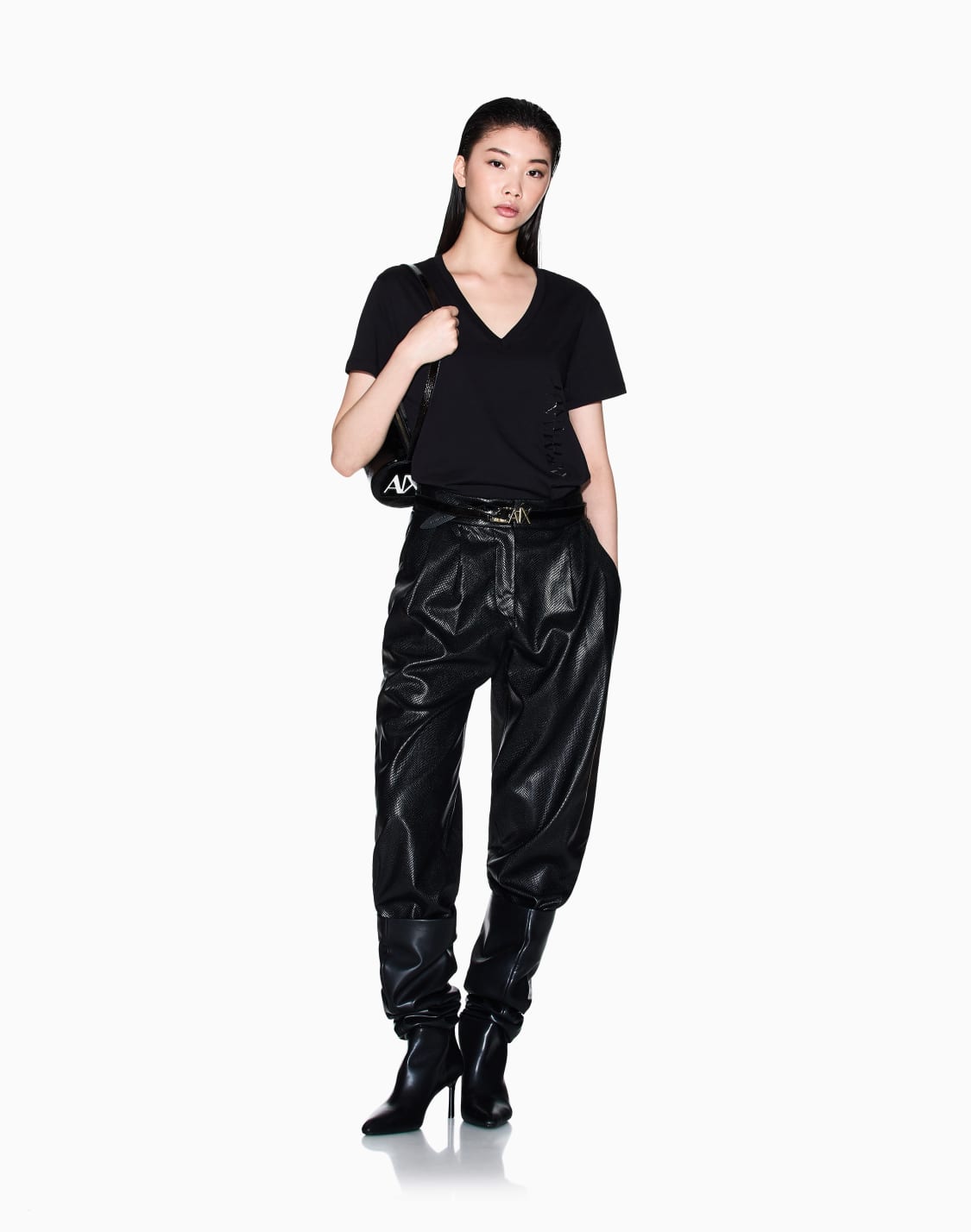 v-neck-t-shirt-noir--armani-exchange