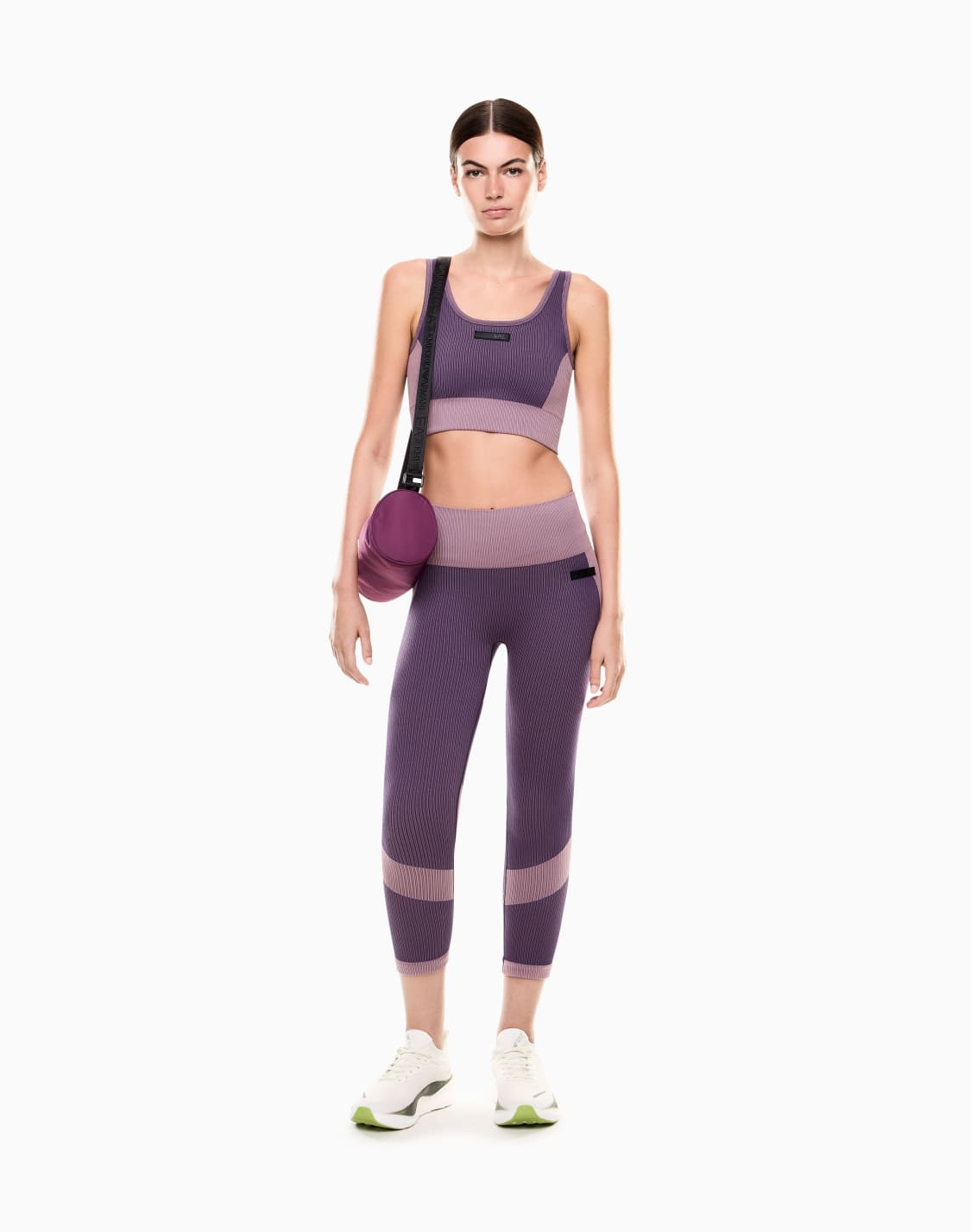 brassire-dynamic-athlete-sans-coutures-en-tissu-technique-vigor7-violet--ea7