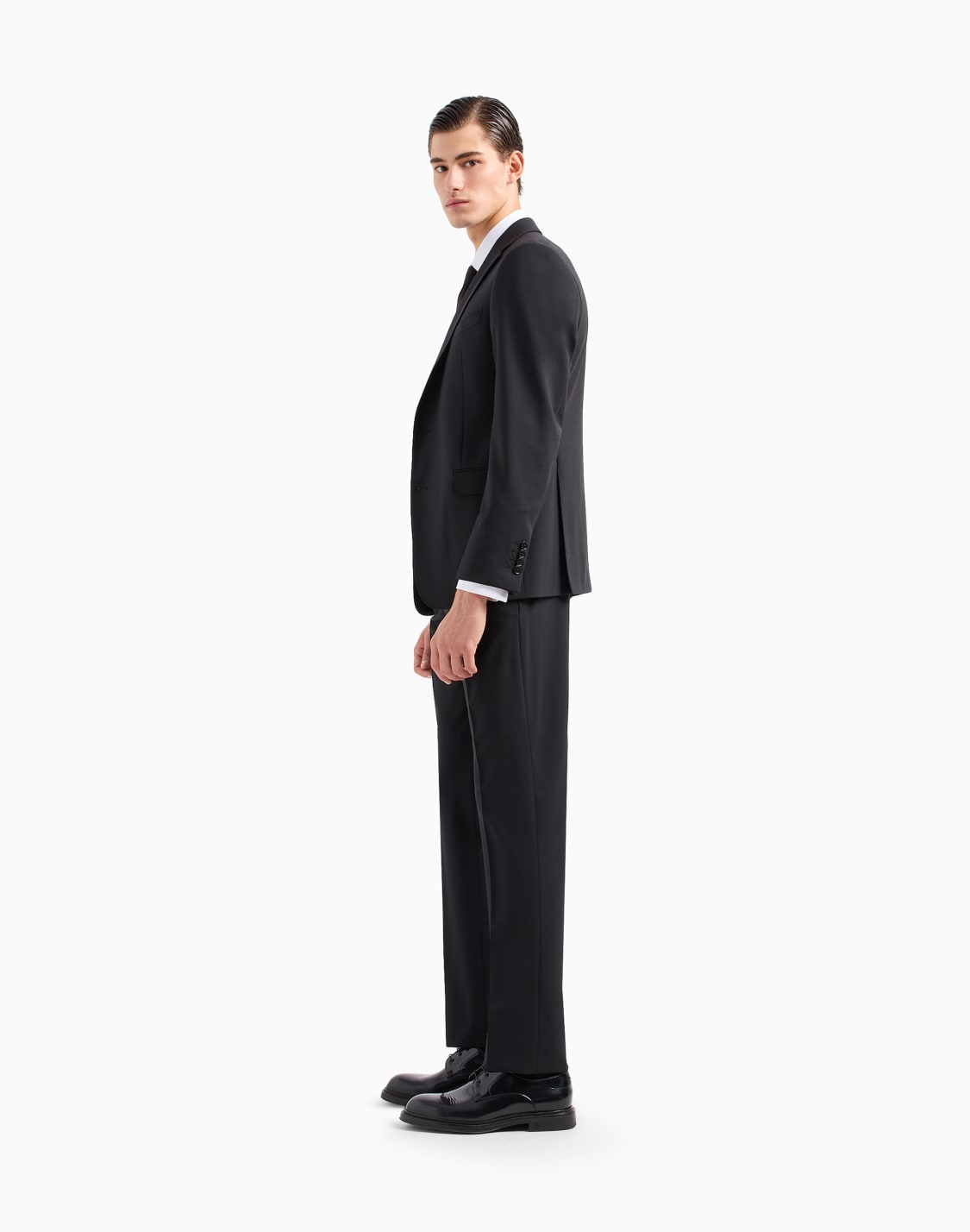 einreihiger-anzug-in-slim-fit-aus-gekmmtem-elastischem-wollfresko-schwarz--emporio-armani