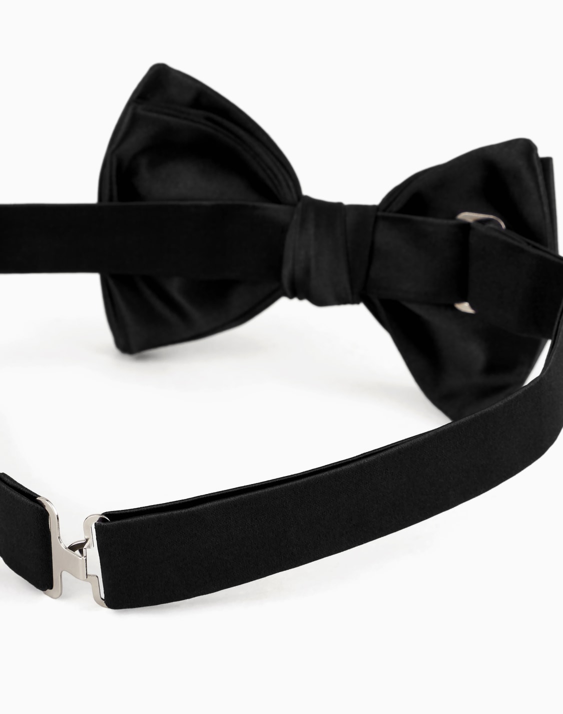 pure-silk-knotted-bow-tie-black--giorgio-armani