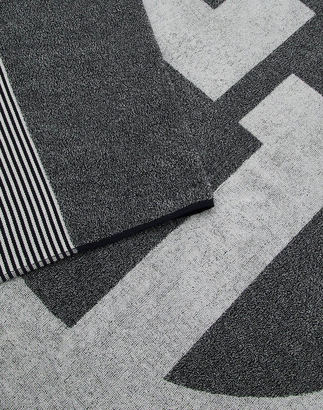 cotton-terry-beach-towel-with-oversized-jacquard-ga-logo-blue--giorgio-armani