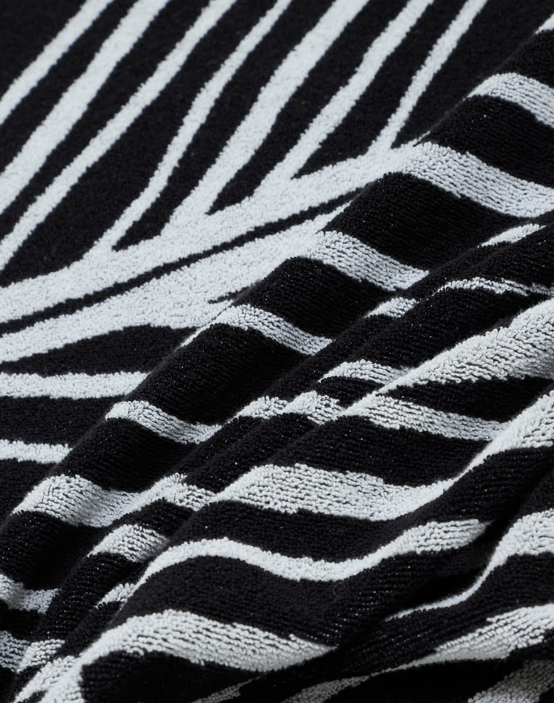 jacquard-cotton-beach-towel-blue--giorgio-armani