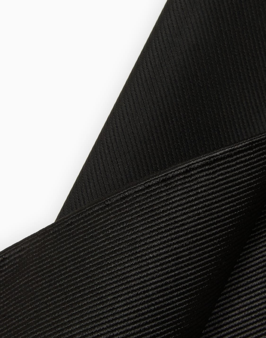 silk-pocket-square-black--giorgio-armani