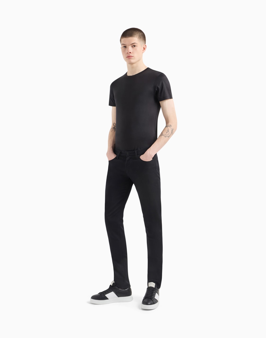 pantalon-j06-coupe-slim-en-serg-stretch-noir--emporio-armani