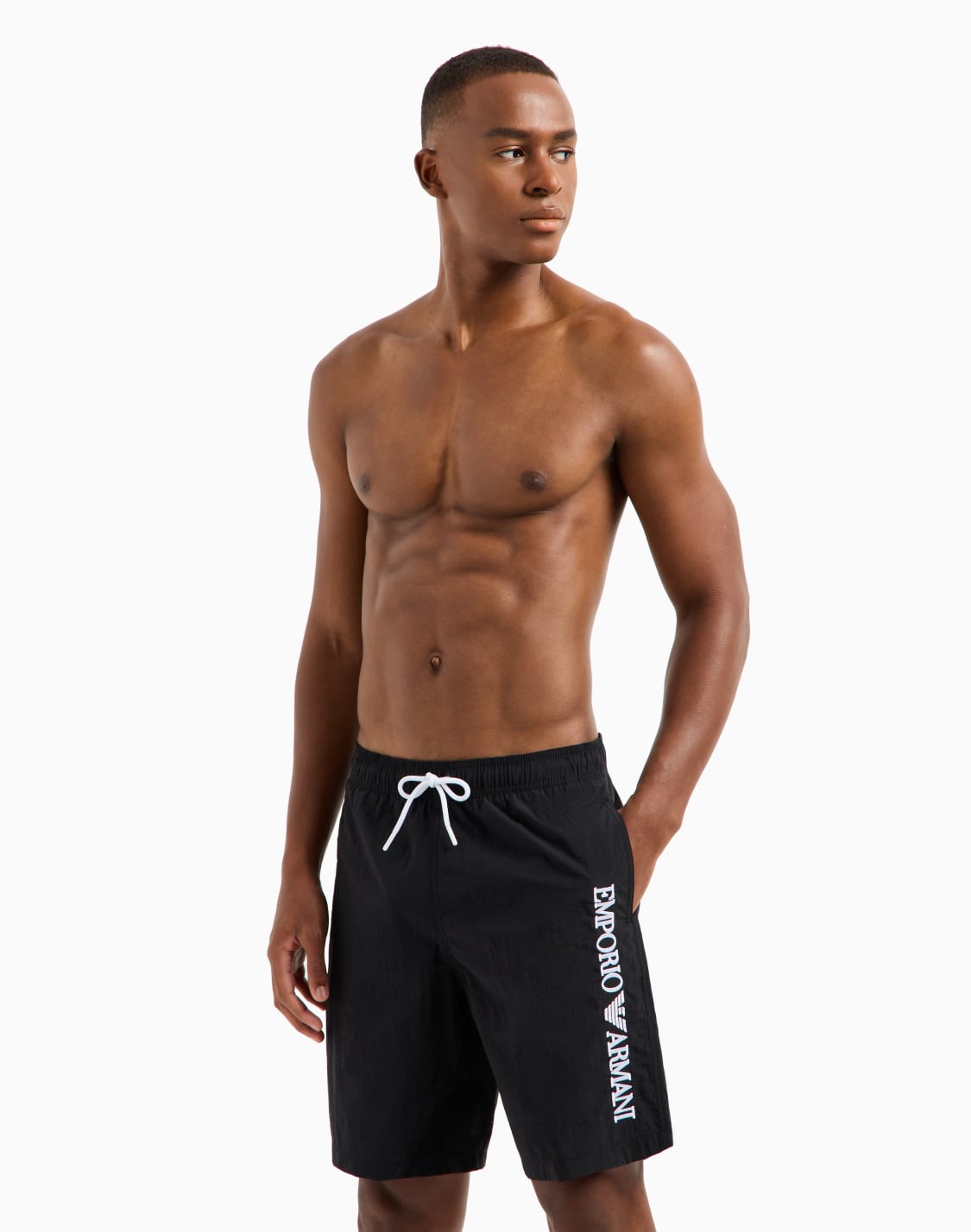 bermuda-de-bain-avec-broderie-logo-verticale-noir--emporio-armani