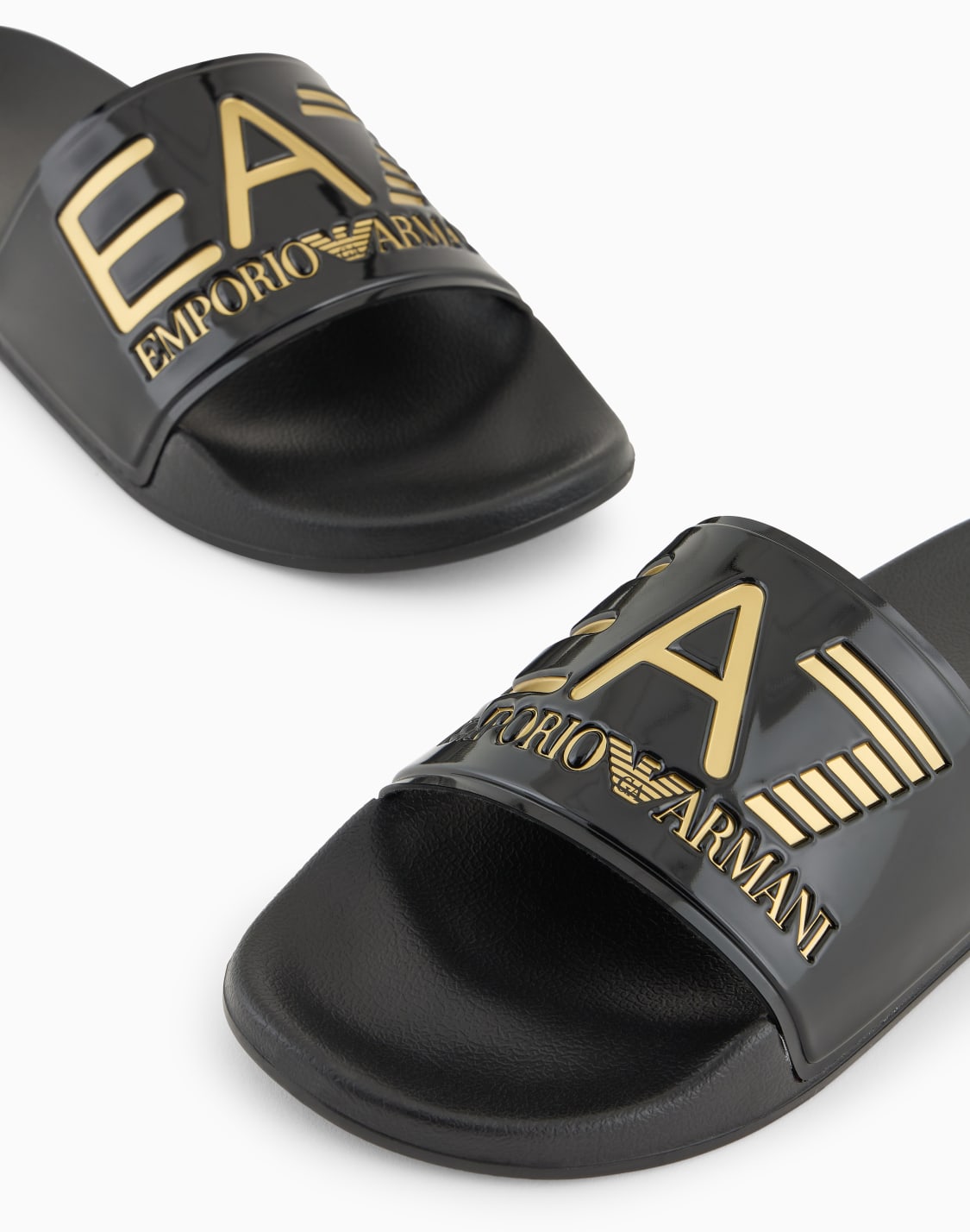 claquettes-avec-grand-logo-dor--ea7