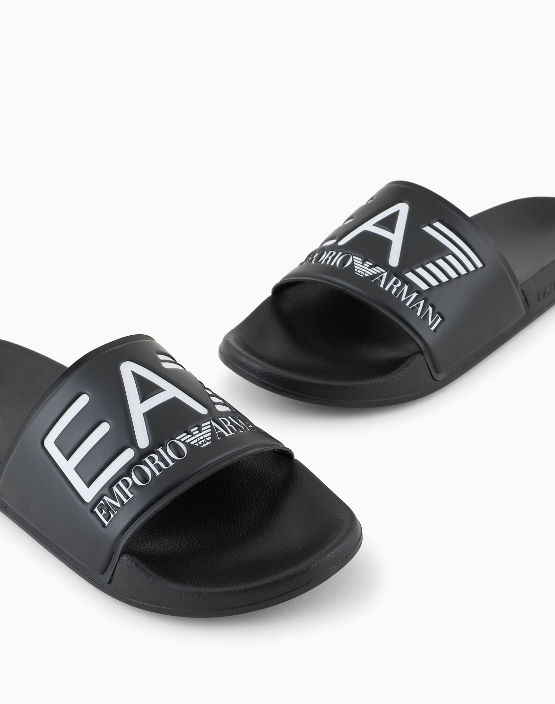 claquettes-avec-grand-logo-noir--ea7
