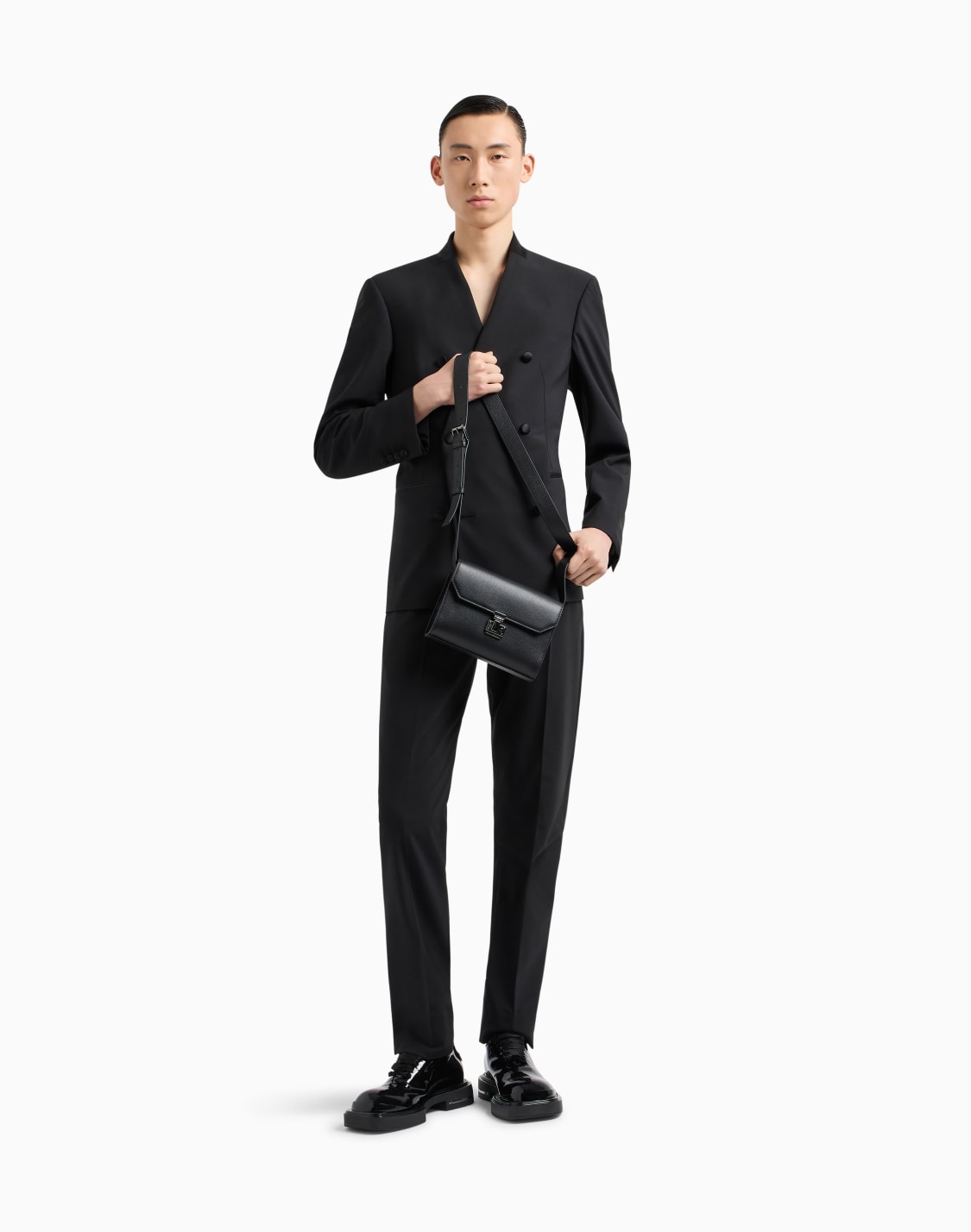 blazer-double-boutonnage-en-toile-de-laine-vierge-bi-stretch-avec-col-en-satin-noir--emporio-armani