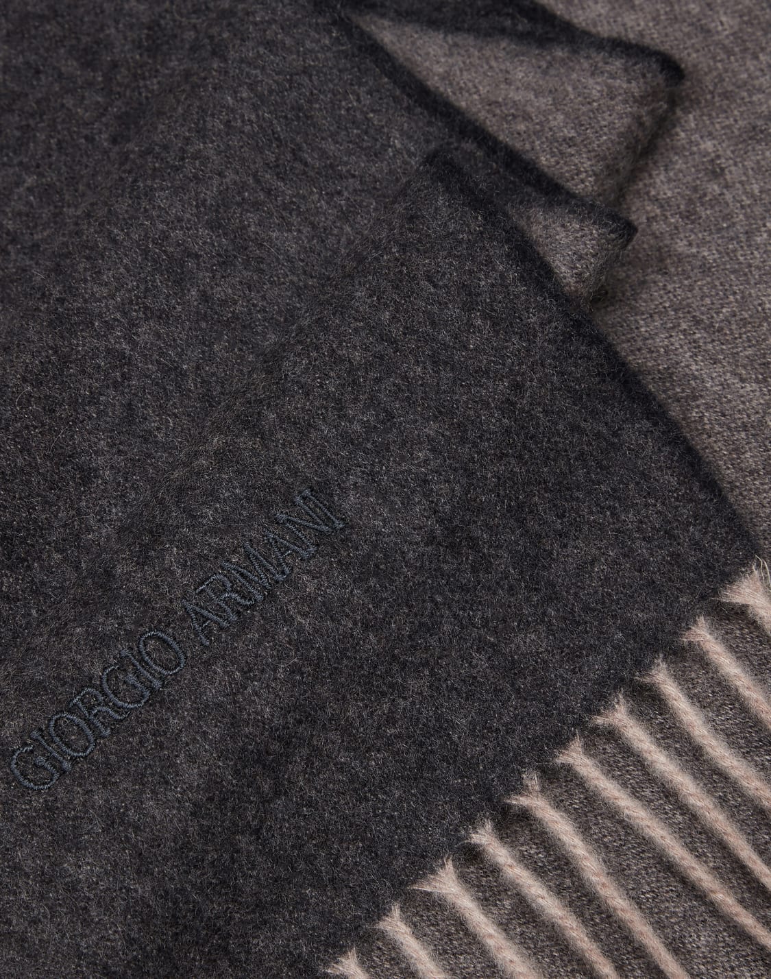 cashmere-scarf-with-embroidered-logo-grey--giorgio-armani