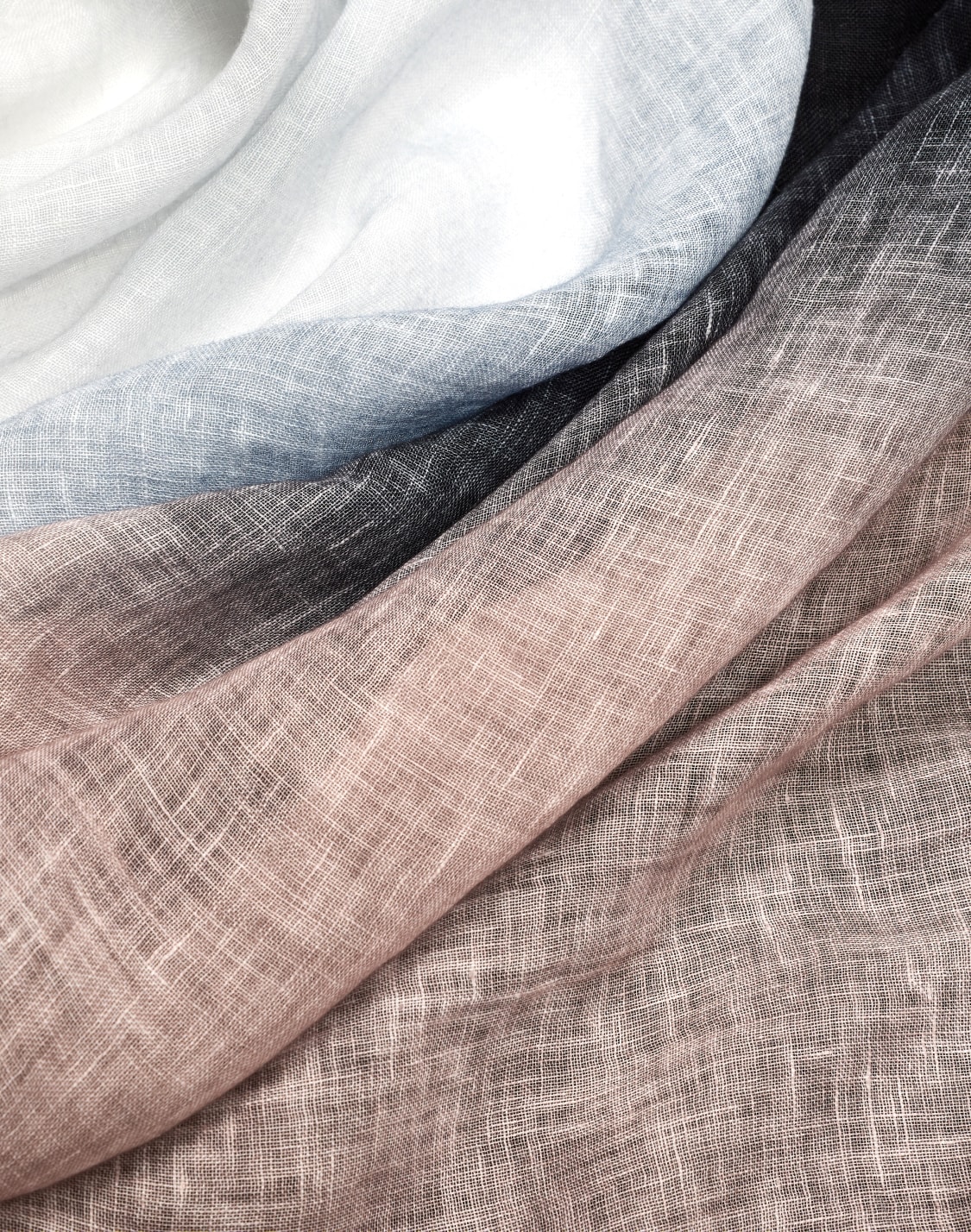 estola-de-lino-con-estampado-degradado-rosa--giorgio-armani
