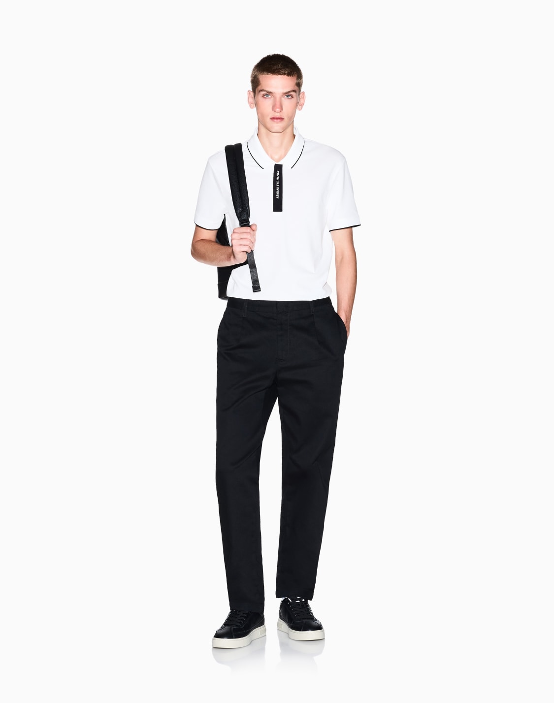 polo-de-corte-regular-con-logotipo-blanco--armani-exchange
