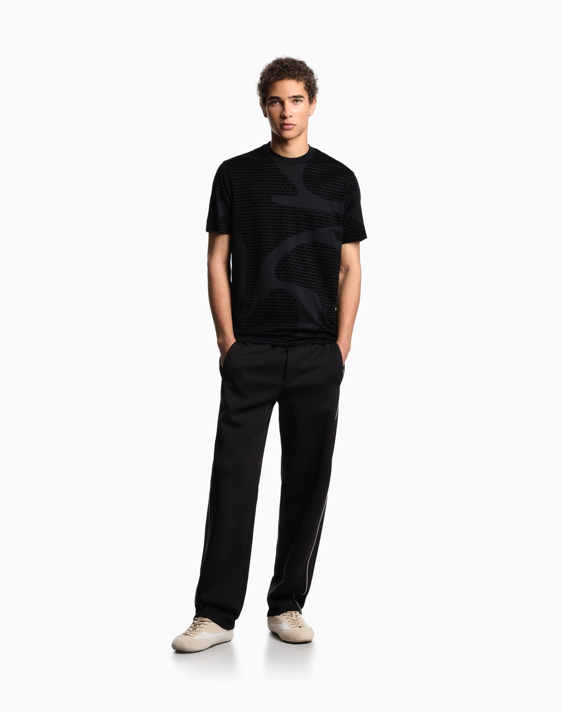 t-shirt-avec-logo-floqu-all-over-en-jersey-de-mlange-lyocell-asv-noir--emporio-armani