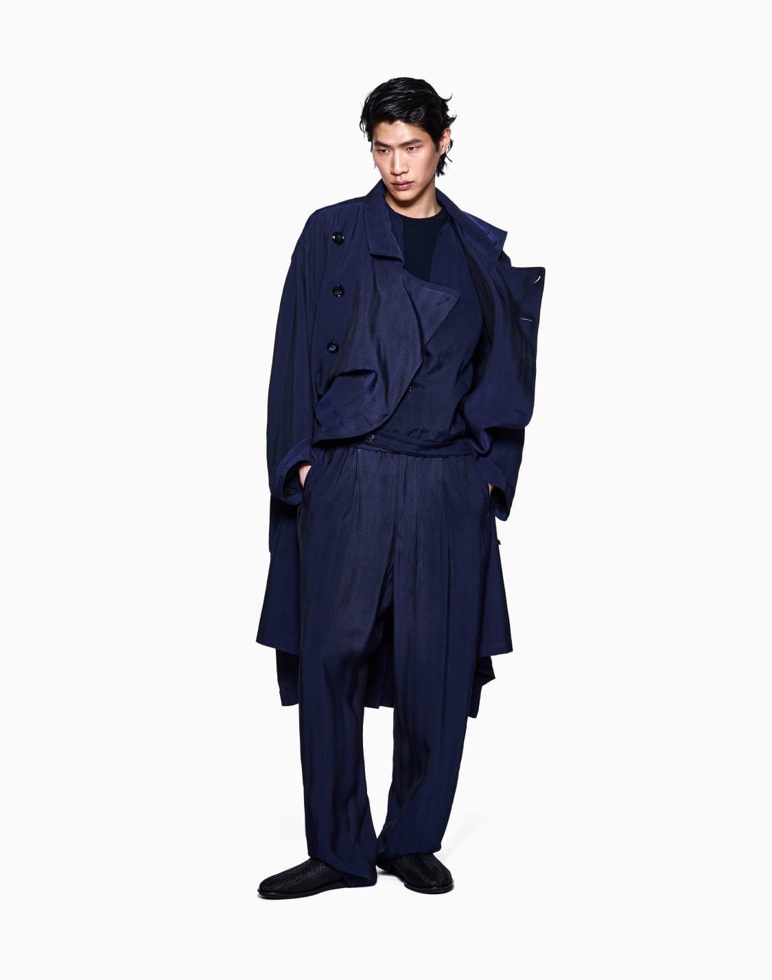 trench-in-viscosa-con-motivo-chevron-blu--giorgio-armani
