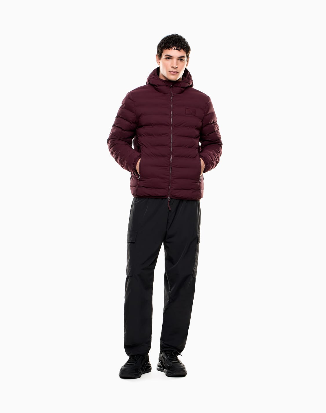 veste-matelasse-avec-capuche-en-tissu-technique-bordeaux--ea7