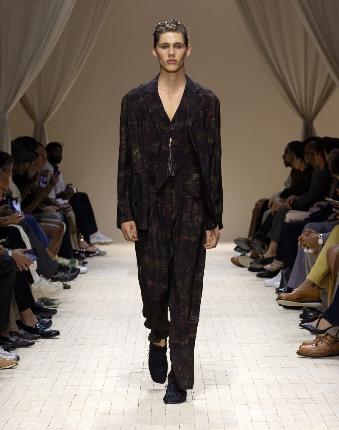 printed-cupro-twill-vest-marron--emporio-armani