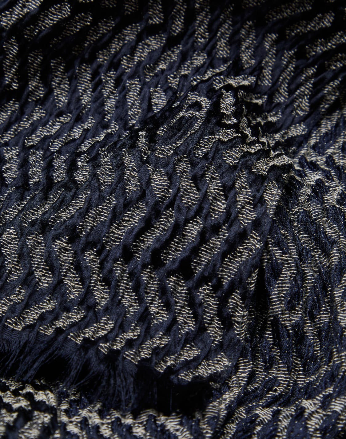 silk-viscose-and-cotton-jacquard-stole-blue--giorgio-armani