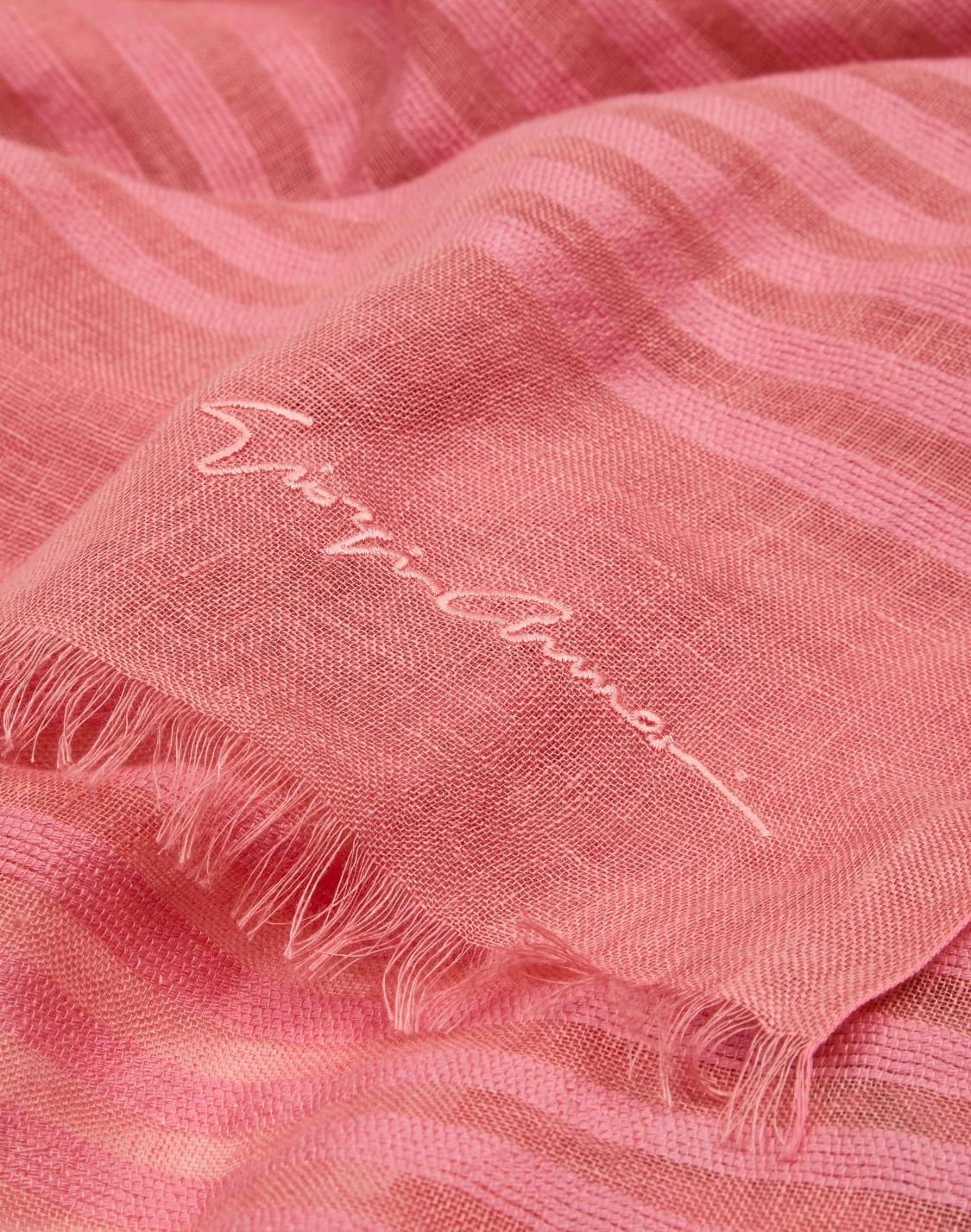 stolas-pink--giorgio-armani