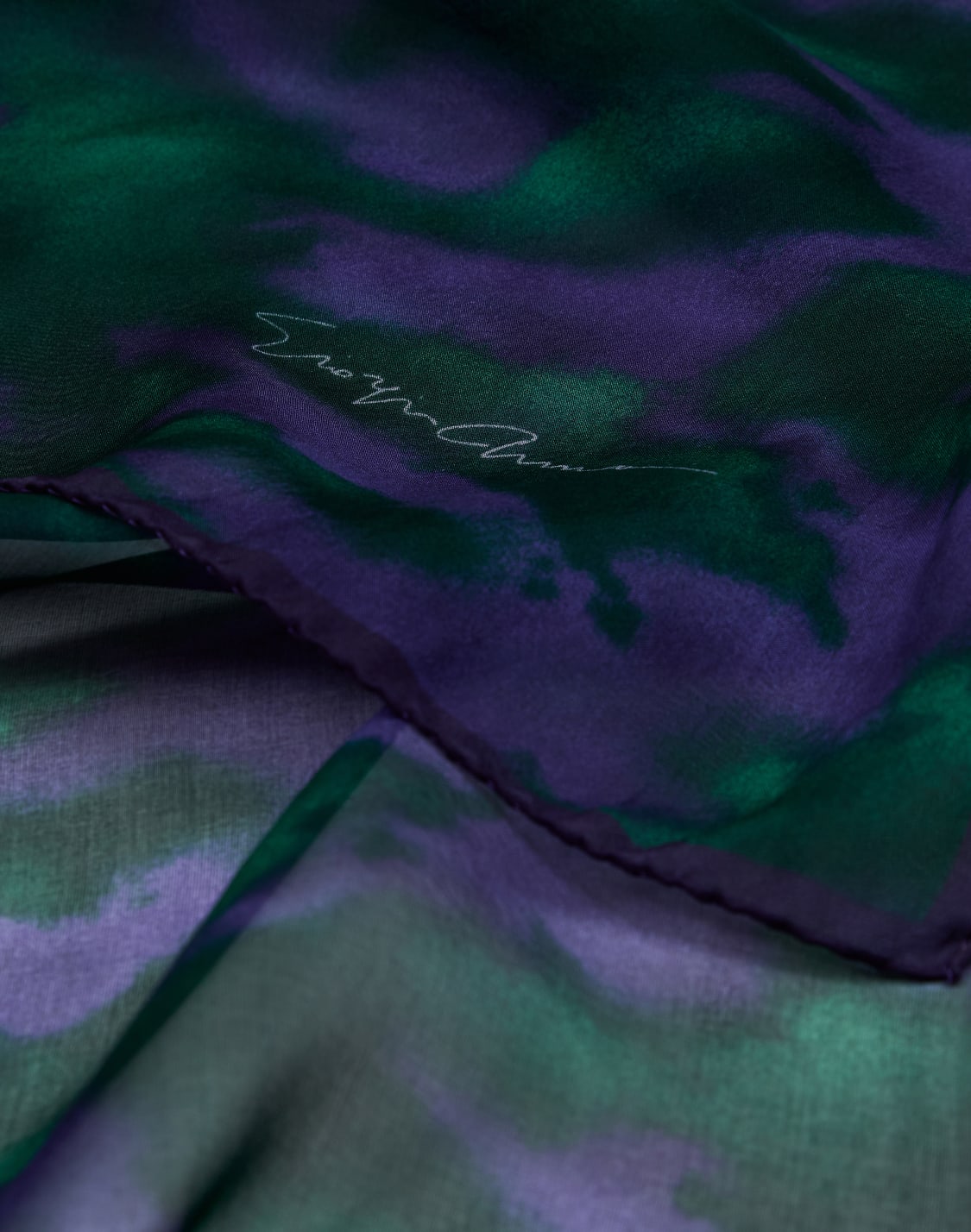 estolas-gris--giorgio-armani