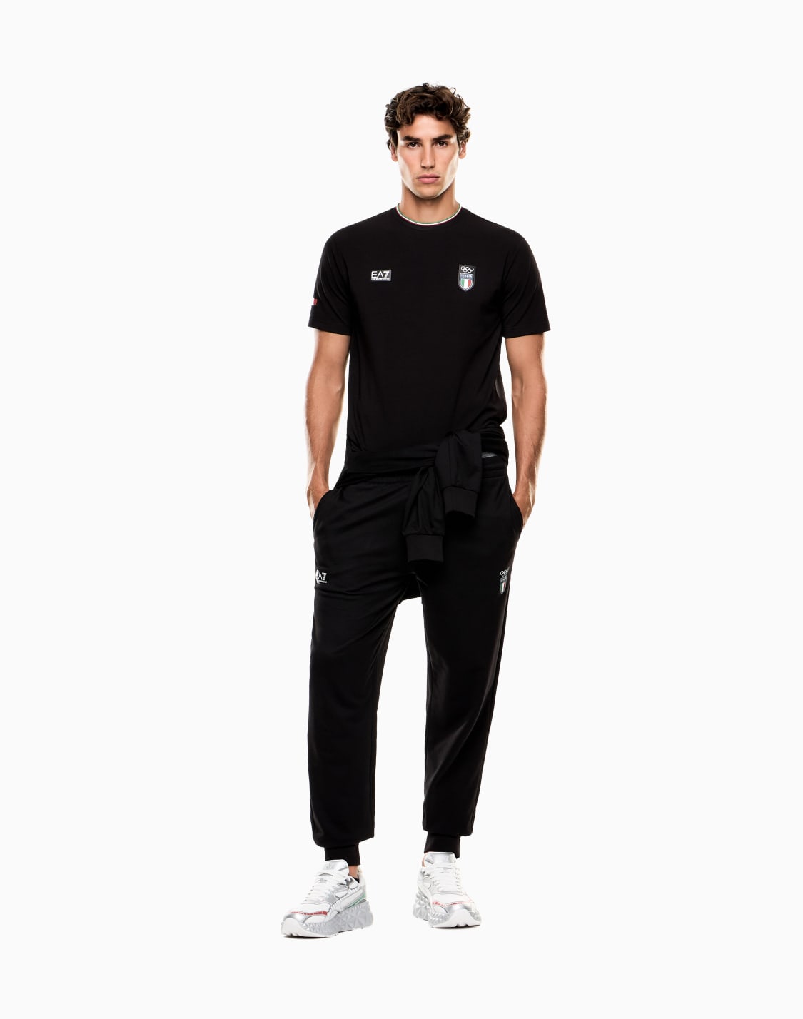 italia-team-milano-cortina-2026-t-shirt-girocollo-a-manica-corta-in-jersey-stretch-nero--ea7