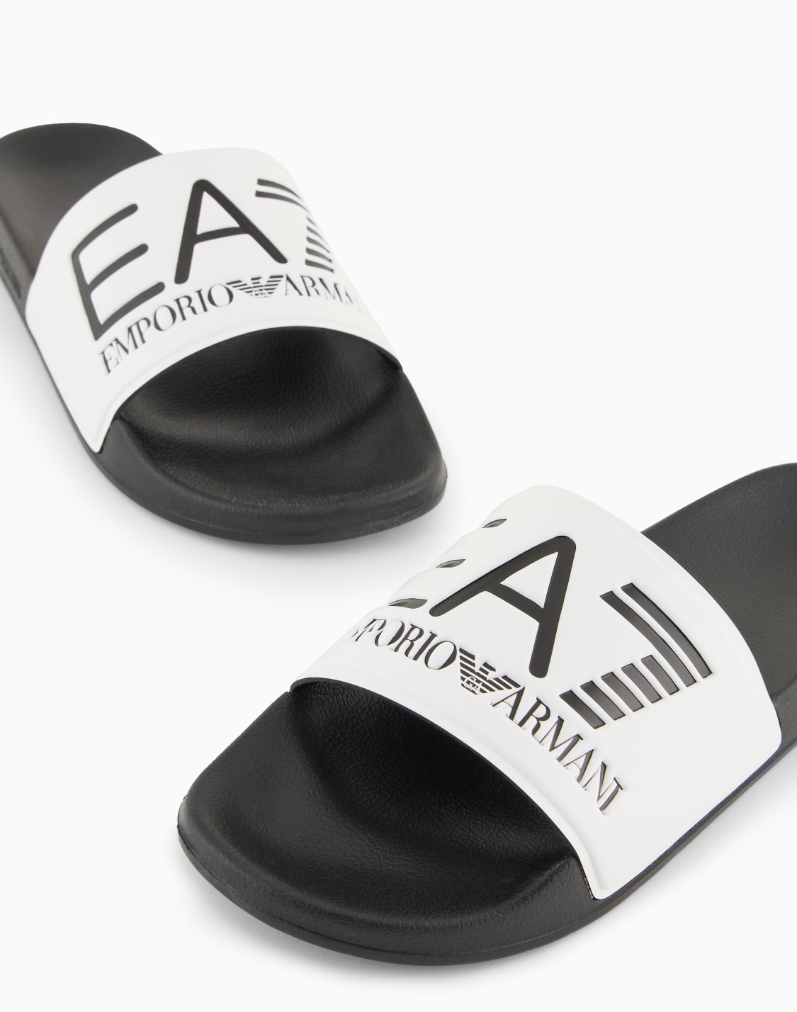 slides-with-oversized-logo-blue--ea7