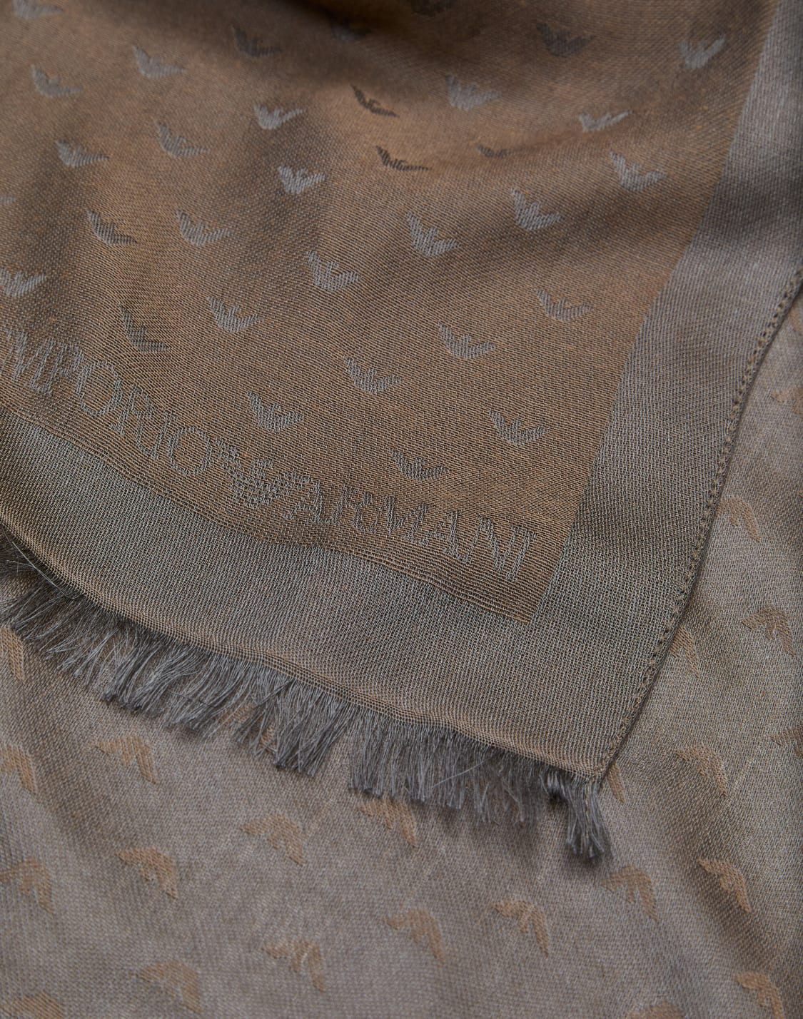 modal-blend-jacquard-stole-with-all-over-eagle-brown--emporio-armani