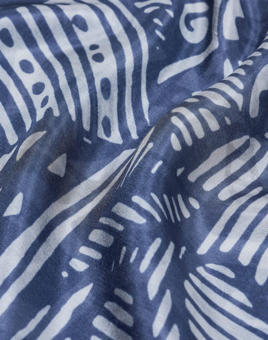 pure-silk-stole-with-a-tribal-print-blue--emporio-armani