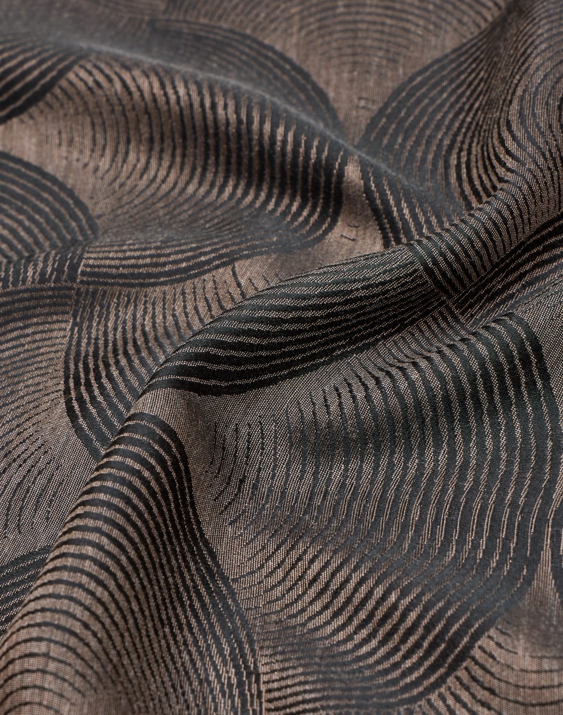 tole-avec-motif-jacquard-all-over-marron--emporio-armani