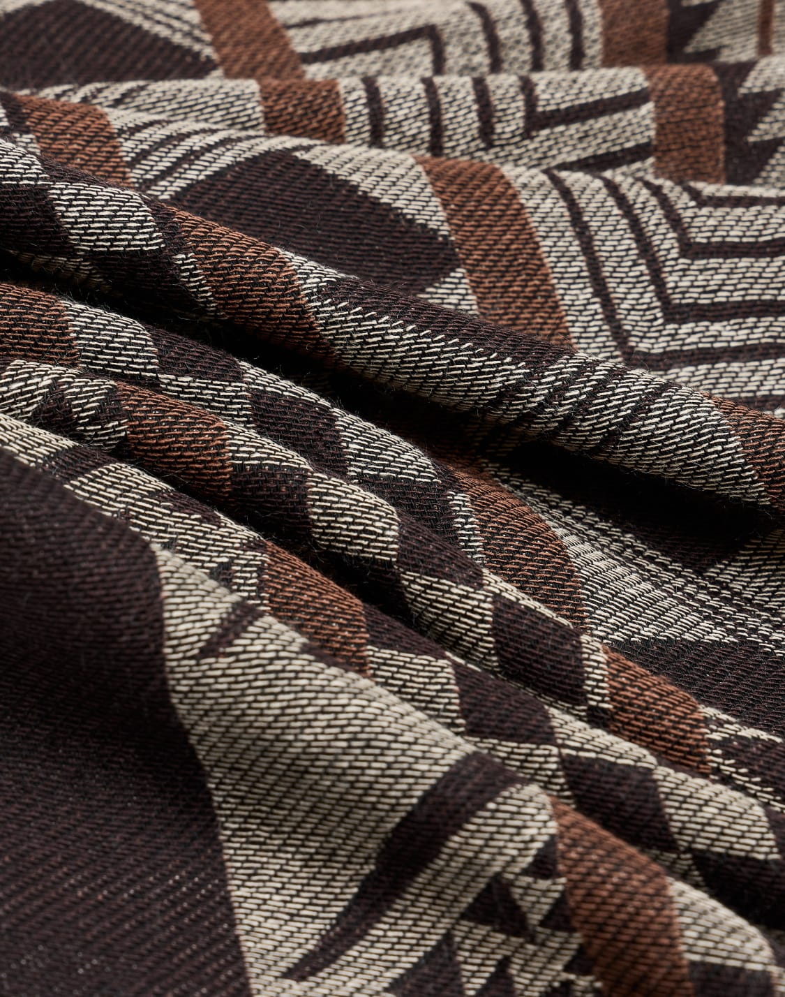 stole-in-a-turkish-patterned-jacquard-brown--emporio-armani