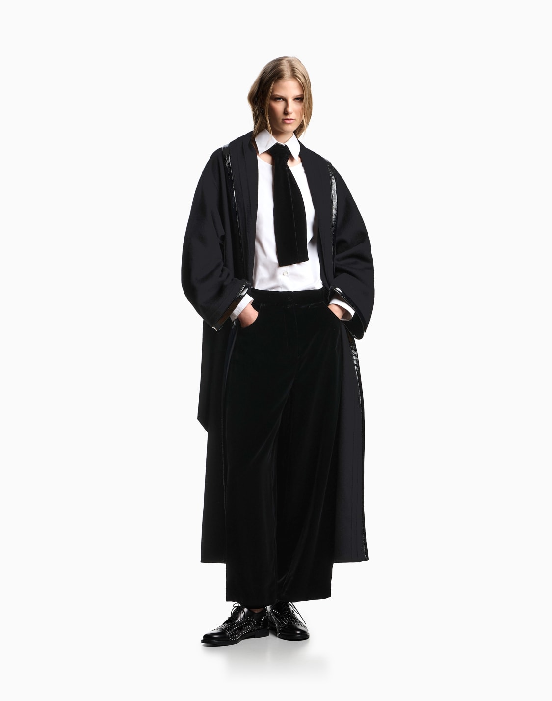 pantalon-jambe-ovale-en-velours-fluide-noir--emporio-armani