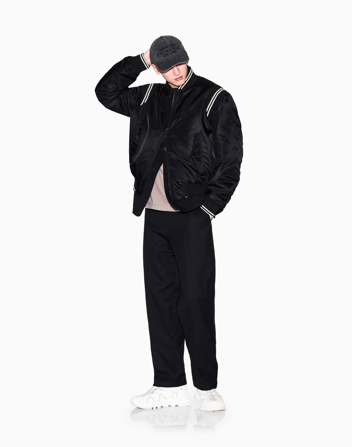 trousers-in-technical-fabric-black--armani-exchange