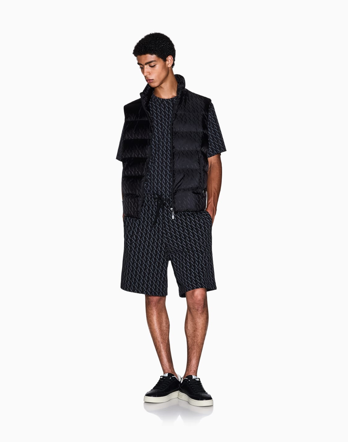 tela-sin-mangas-con-logotipo-por-todas-partes-negro--armani-exchange
