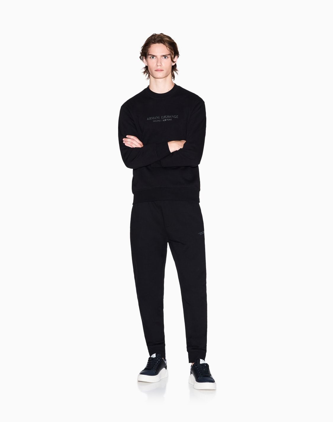 sweatshirt-mit-rundhalsausschnitt-und-farblich-abgestimmtem-logo-schwarz--armani-exchange