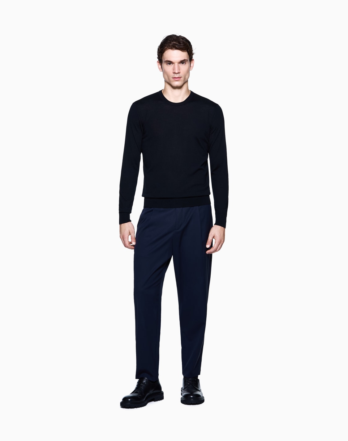 jersey-de-lana-virgen-con-cuello-redondo-negro--giorgio-armani