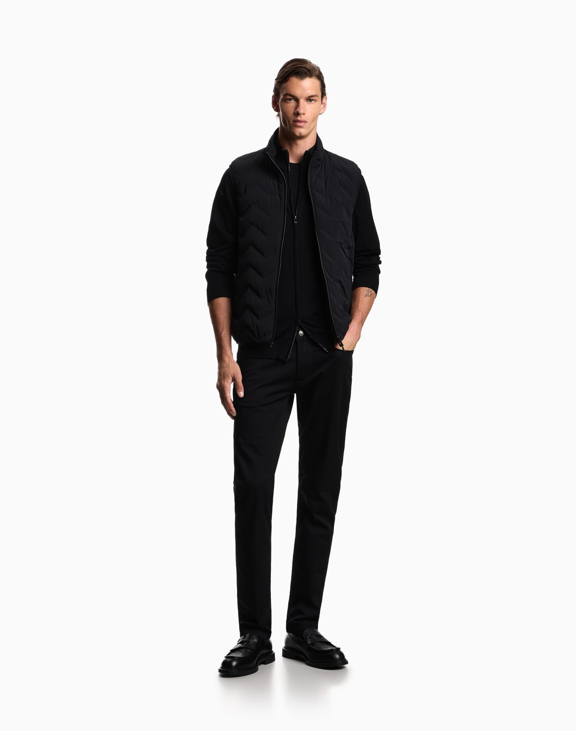 water-repellent-chevron-quilted-nylon-spandex-sleeveless-down-jacket-black--emporio-armani