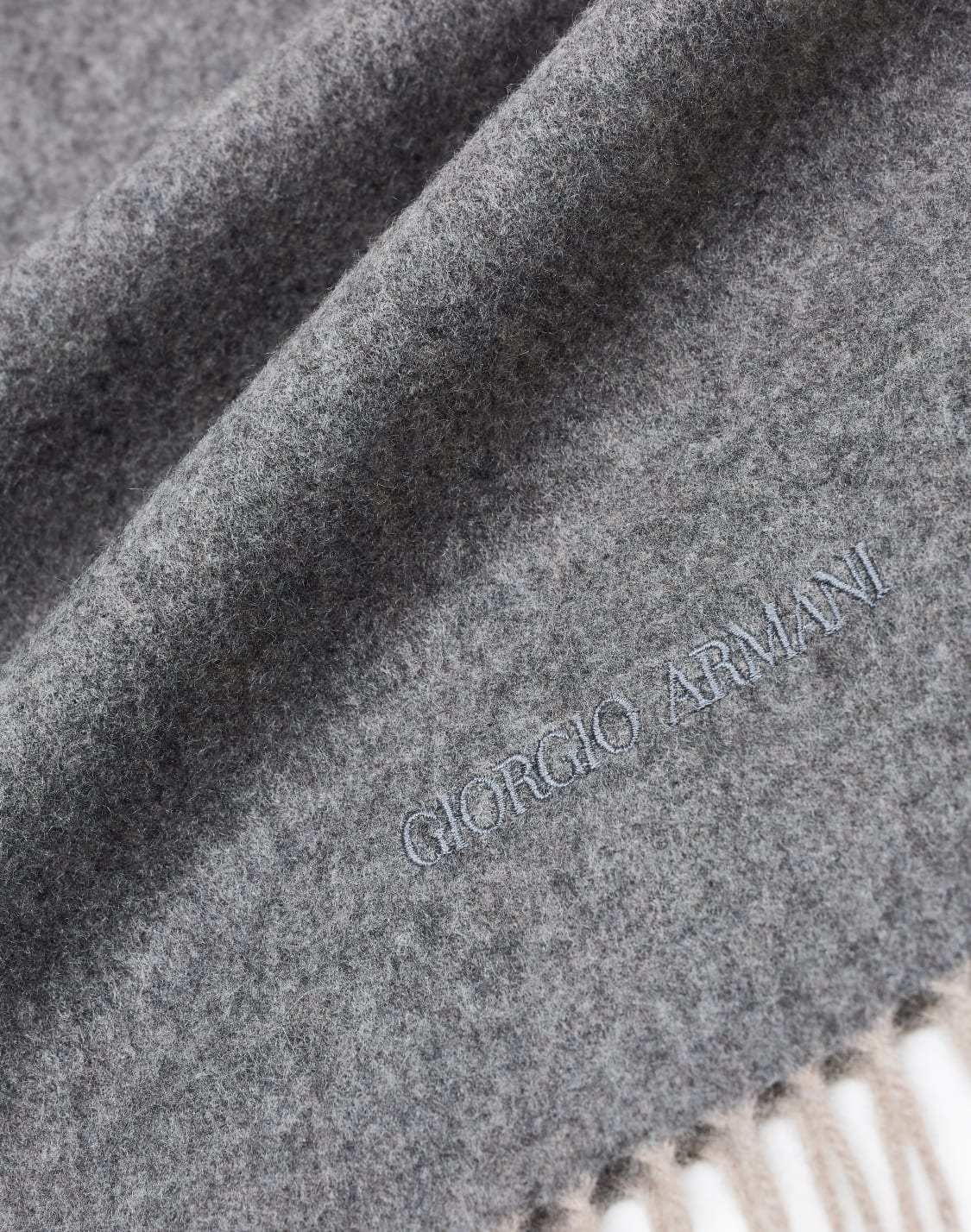 cashmere-scarf-with-embroidered-logo-grey--giorgio-armani