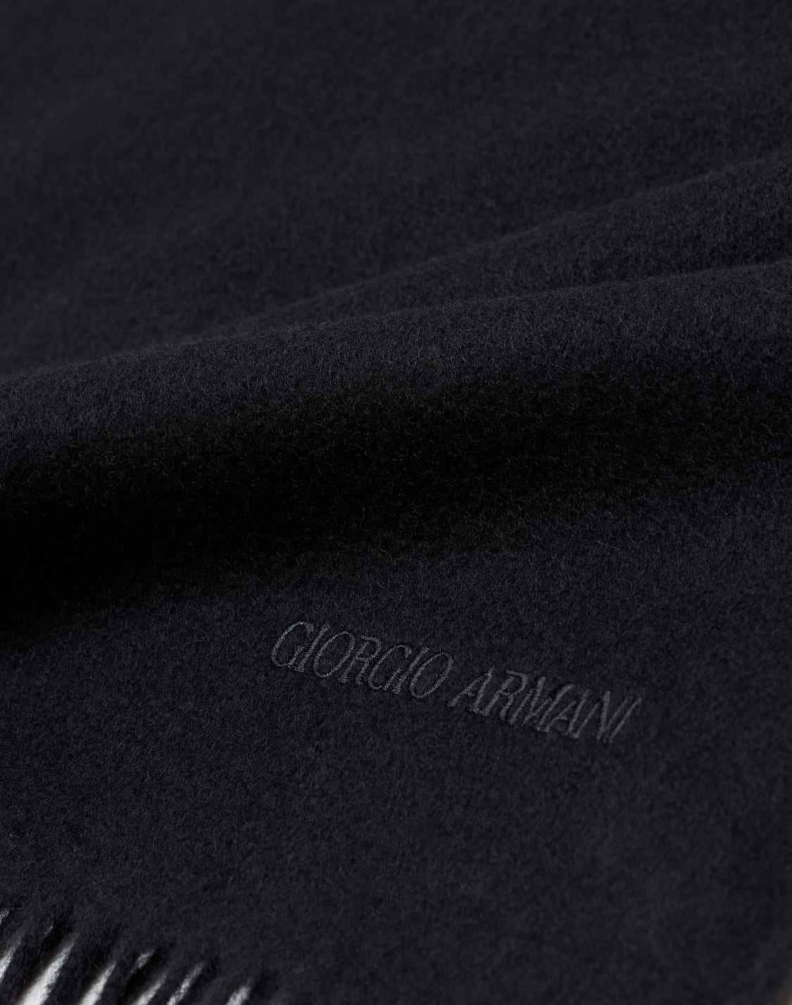 スカフ-カシミア製-ロゴ刺繍-ブラック--giorgio-armani